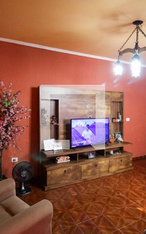 Casa à venda com 240m², 3 quartos e 2 vagas Casa à venda com 240m², 3 quartos e 2 vagasSala