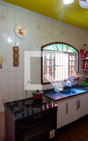 Casa à venda com 240m², 3 quartos e 2 vagas Casa à venda com 240m², 3 quartos e 2 vagasCozinha