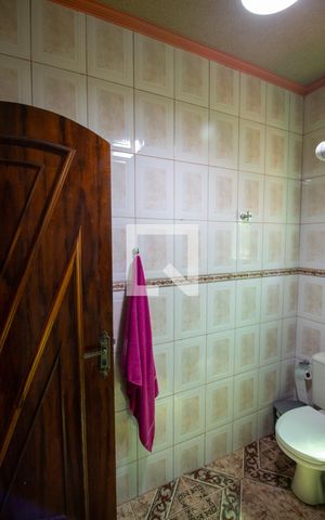 Casa à venda com 240m², 3 quartos e 2 vagas Casa à venda com 240m², 3 quartos e 2 vagasBanheiro 3