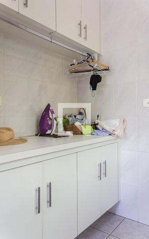 Casa à venda com 200m², 5 quartos e 5 vagas Casa à venda com 200m², 5 quartos e 5 vagasÁrea de Serviço