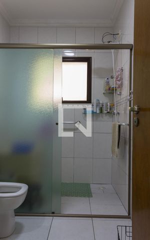 Casa à venda com 200m², 5 quartos e 5 vagas Casa à venda com 200m², 5 quartos e 5 vagasBanheiro