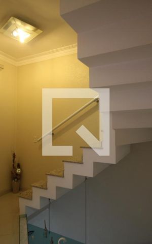 Casa à venda com 300m², 4 quartos e 4 vagasEscada 2