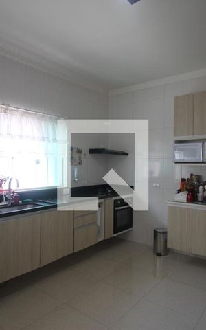 Casa à venda com 300m², 4 quartos e 4 vagasCozinha