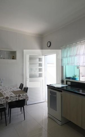 Casa à venda com 300m², 4 quartos e 4 vagasCozinha