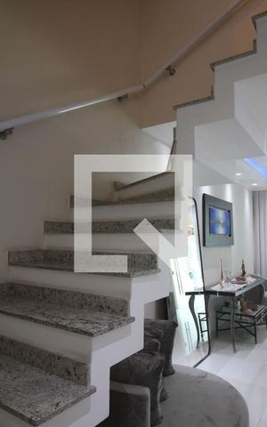 Casa à venda com 300m², 4 quartos e 4 vagasEscada