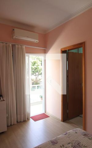 Casa à venda com 300m², 4 quartos e 4 vagasQuarto 2 - Suíte
