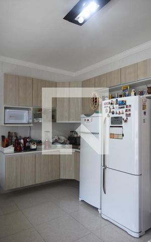 Casa à venda com 300m², 4 quartos e 4 vagasCozinha