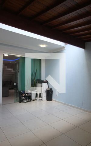 Casa à venda com 300m², 4 quartos e 4 vagasGaragem