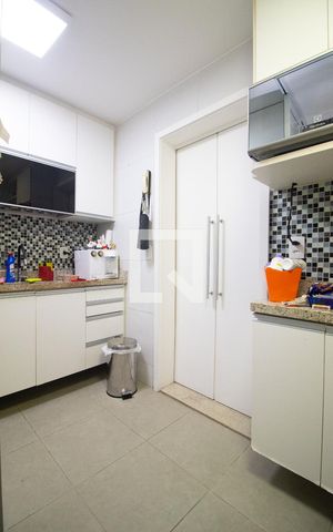 Apartamento à venda com 120m², 3 quartos e sem vaga Apartamento à venda com 120m², 3 quartos e sem vagaCozinha