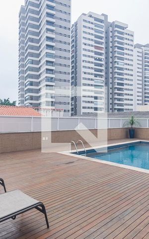 Apartamento à venda com 205m², 3 quartos e 4 vagas Apartamento à venda com 205m², 3 quartos e 4 vagasPiscina