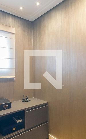 Apartamento à venda com 205m², 3 quartos e 4 vagas Apartamento à venda com 205m², 3 quartos e 4 vagasEscritório