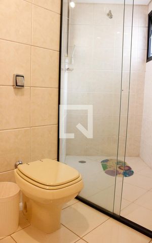 Apartamento à venda com 428m², 4 quartos e 5 vagasBanheiro da Suíte 1