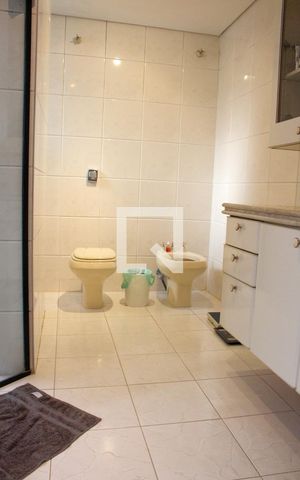 Apartamento à venda com 428m², 4 quartos e 5 vagasBanheiro da Suíte 1