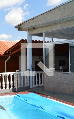 Casa à venda com 372m², 4 quartos e 4 vagasPiscina