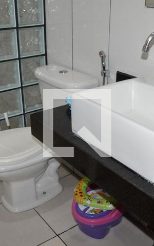 Casa à venda com 372m², 4 quartos e 4 vagasBanheiro Social