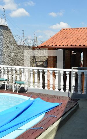 Casa à venda com 372m², 4 quartos e 4 vagasPiscina