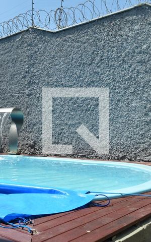 Casa à venda com 372m², 4 quartos e 4 vagasPiscina
