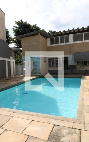 Casa à venda com 190m², 4 quartos e 6 vagasÁrea Externa - Piscina