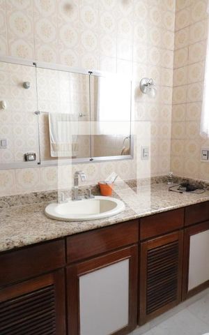 Casa à venda com 190m², 4 quartos e 6 vagasBanheiro da Suíte 