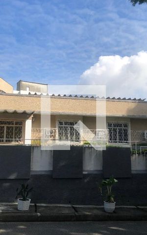 Casa à venda com 190m², 4 quartos e 6 vagasFachada