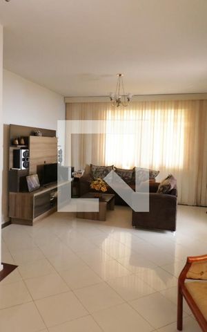 Casa à venda com 190m², 4 quartos e 6 vagasSala