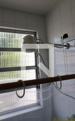 Casa à venda com 190m², 4 quartos e 6 vagasBanheiro de serviço