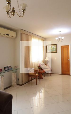Casa à venda com 190m², 4 quartos e 6 vagasSala