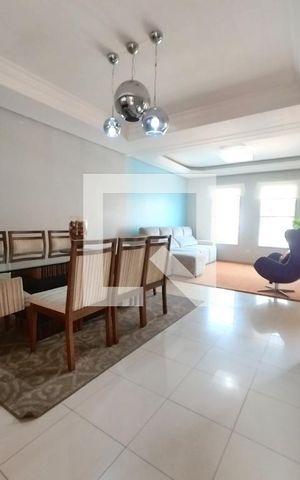 Casa à venda com 108m², 3 quartos e 4 vagas Casa à venda com 108m², 3 quartos e 4 vagasSala