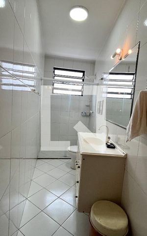 Casa à venda com 175m², 4 quartos e 2 vagas Casa à venda com 175m², 4 quartos e 2 vagasBanheiro Corredor
