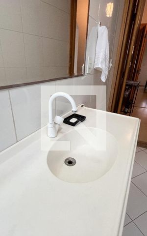 Casa à venda com 175m², 4 quartos e 2 vagas Casa à venda com 175m², 4 quartos e 2 vagasBanheiro Corredor