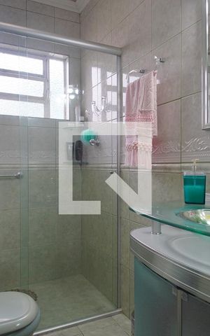 Casa à venda com 195m², 3 quartos e 2 vagas Casa à venda com 195m², 3 quartos e 2 vagasBanheiro da Suíte