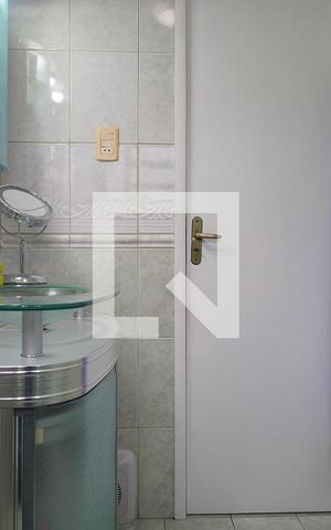 Casa à venda com 195m², 3 quartos e 2 vagas Casa à venda com 195m², 3 quartos e 2 vagasBanheiro da Suíte
