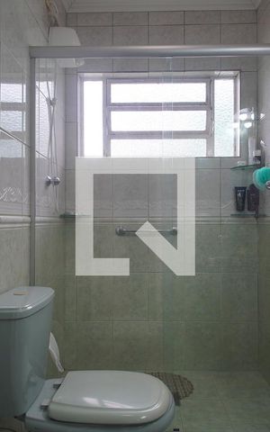 Casa à venda com 195m², 3 quartos e 2 vagas Casa à venda com 195m², 3 quartos e 2 vagasBanheiro da Suíte