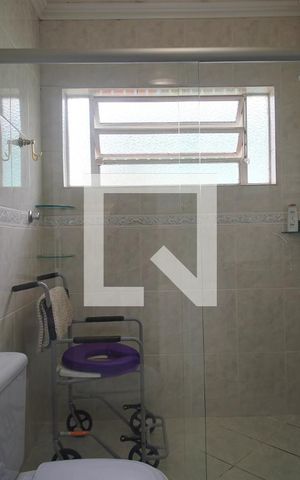 Casa à venda com 195m², 3 quartos e 2 vagas Casa à venda com 195m², 3 quartos e 2 vagasBanheiro