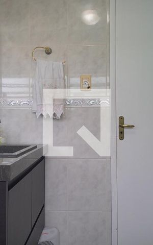 Casa à venda com 195m², 3 quartos e 2 vagas Casa à venda com 195m², 3 quartos e 2 vagasBanheiro
