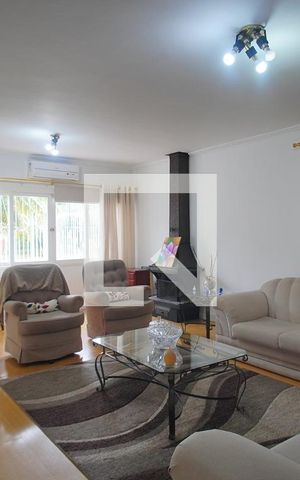 Casa à venda com 195m², 3 quartos e 2 vagas Casa à venda com 195m², 3 quartos e 2 vagasSala