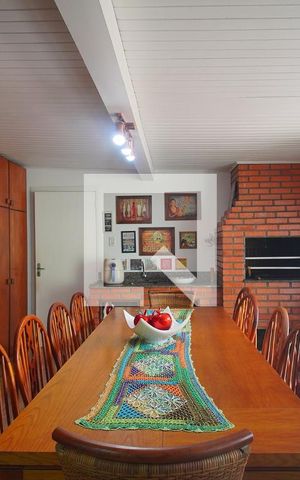 Casa à venda com 195m², 3 quartos e 2 vagas Casa à venda com 195m², 3 quartos e 2 vagasÁrea gourmet