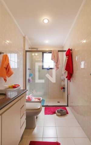 Apartamento à venda com 200m², 3 quartos e 3 vagas Apartamento à venda com 200m², 3 quartos e 3 vagasBanheiro da Suíte 2