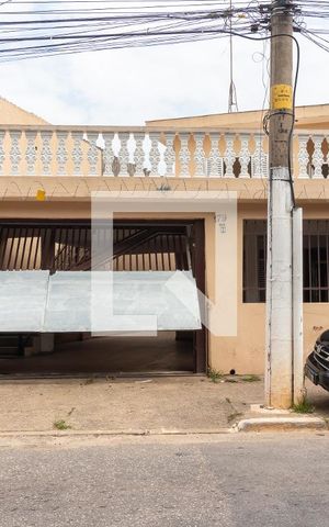 Casa à venda com 313m², 6 quartos e 7 vagas Casa à venda com 313m², 6 quartos e 7 vagasFachada