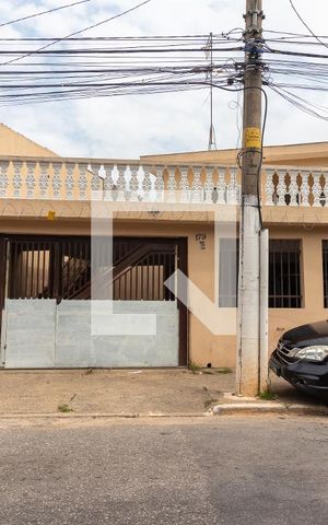 Casa à venda com 313m², 6 quartos e 7 vagas Casa à venda com 313m², 6 quartos e 7 vagasFachada