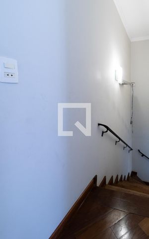 Casa à venda com 232m², 2 quartos e 3 vagasEscada
