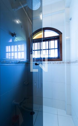 Casa à venda com 232m², 2 quartos e 3 vagasBanheiro Suite 2