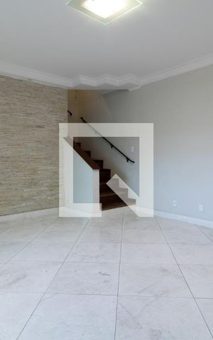 Casa à venda com 232m², 2 quartos e 3 vagasSala