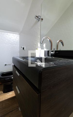 Casa à venda com 232m², 2 quartos e 3 vagasBanheiro 2