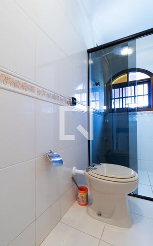 Casa à venda com 232m², 2 quartos e 3 vagasBanheiro Suite 2