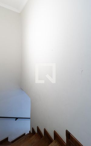 Casa à venda com 232m², 2 quartos e 3 vagasEscada