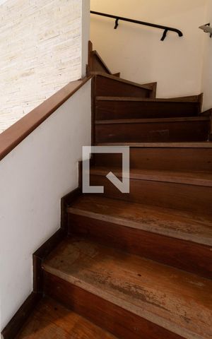 Casa à venda com 232m², 2 quartos e 3 vagasEscada