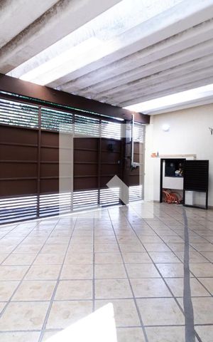 Casa à venda com 232m², 2 quartos e 3 vagasGaragem