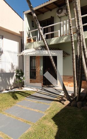 Casa à venda com 284m², 5 quartos e 2 vagasFachada