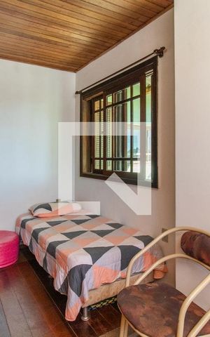 Casa à venda com 284m², 5 quartos e 2 vagasQuarto 5 - Segundo andar 